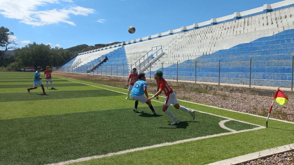 Los palos y travesaños le negaron  el triunfo a Tarija sobre Cochabamba