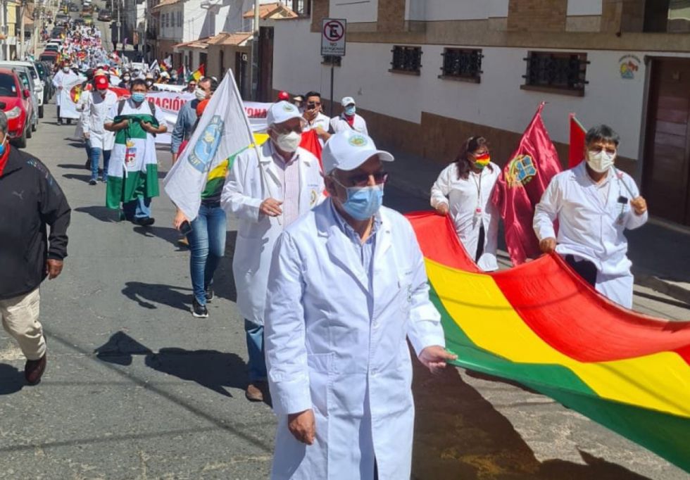 Médicos ratifican ultimátum para retirar paquete de leyes y anuncian movilización desde este martes