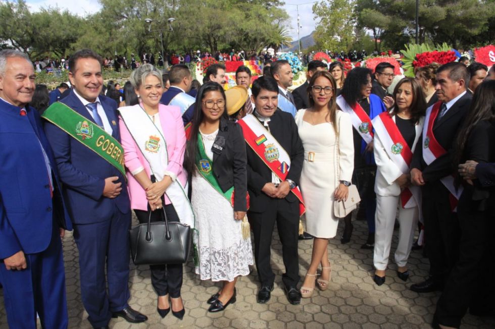 4.- Autoridades de otros departamentos acompañaron el acto