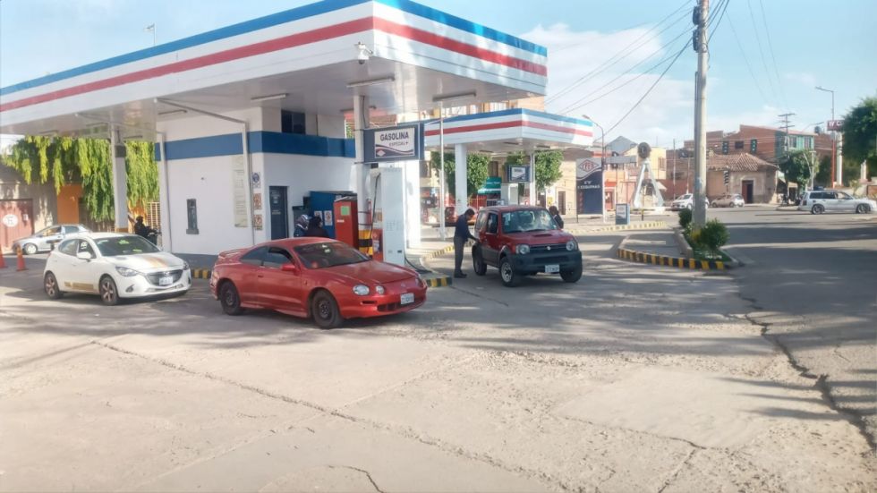 Reducen venta de combustible en envases en las fronteras