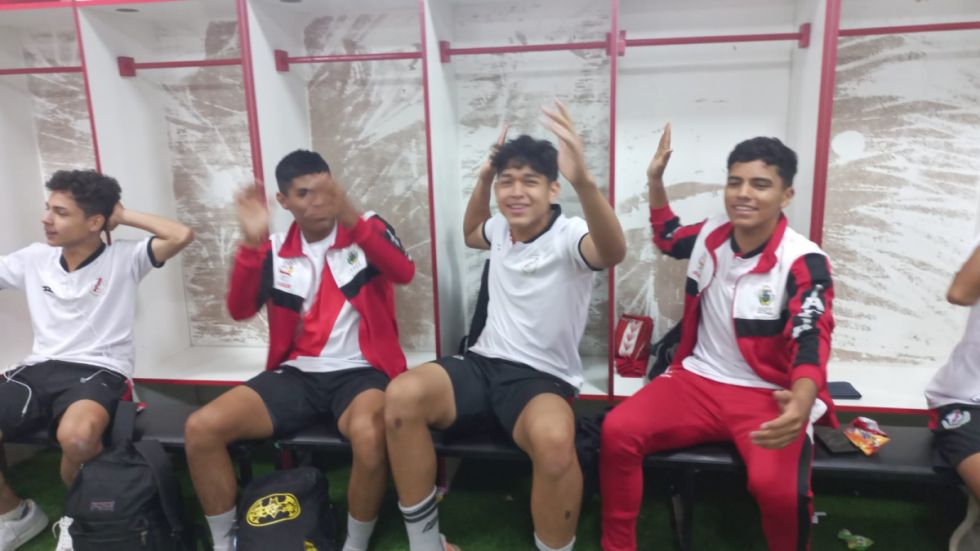 Las canciones favoritas que cantaron los campeones Sub-17 durante los festejos (VIDEO)