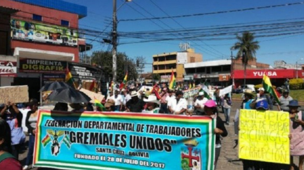 Médicos, cívicos, gremiales, jubilados y maestros protestan contra la Gestora Pública