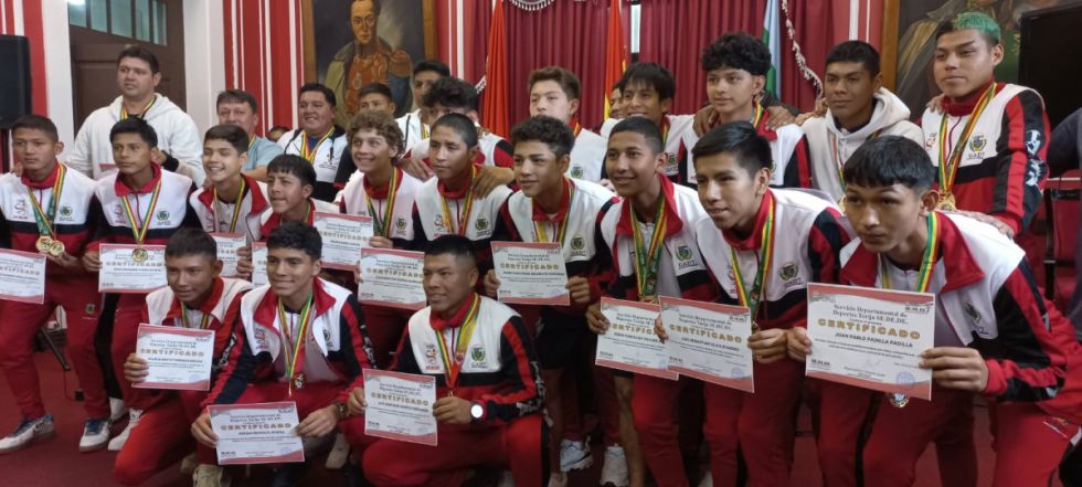 Gobernación distingue a los campeones nacionales de la Sub-15 y Sub-17 de Tarija