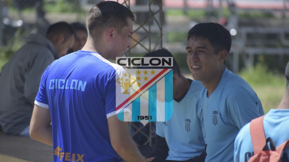 Ciclón: Sanhueza está suspendido y un jugador pica en punta para reemplazarlo