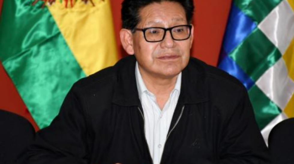 Ministro de Educación contesta una PIE con la misma respuesta a la mayoría de las preguntas