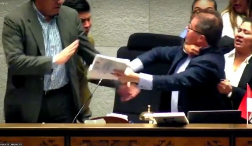 Presidente de Diputados da por aprobada la Ley del Oro en su estación en grande