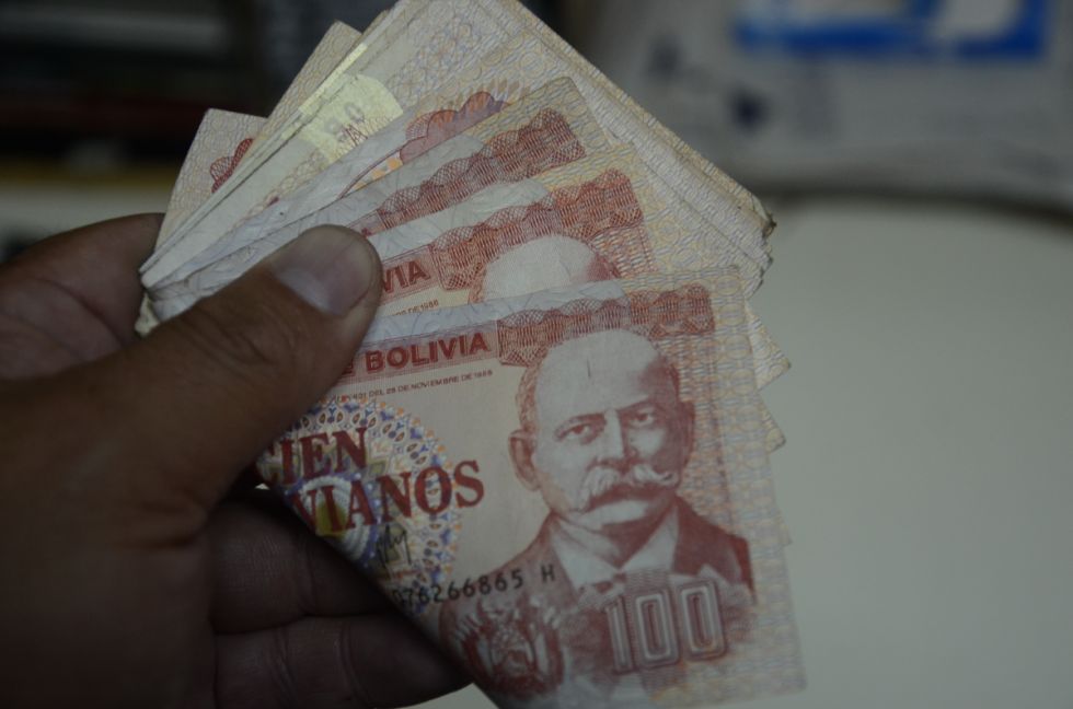 Gobierno: sigue la negociación salarial con la COB