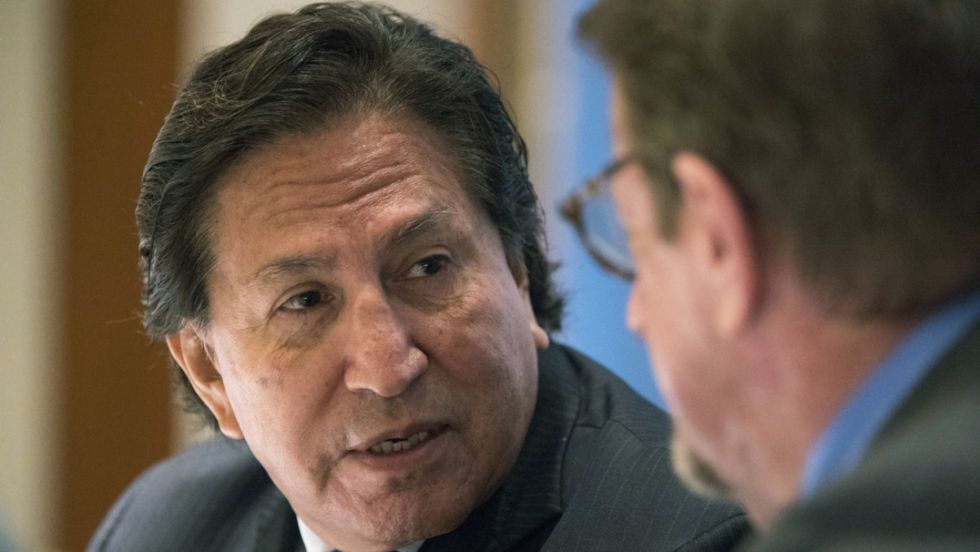 Alejandro Toledo se entrega a las autoridades de EEUU