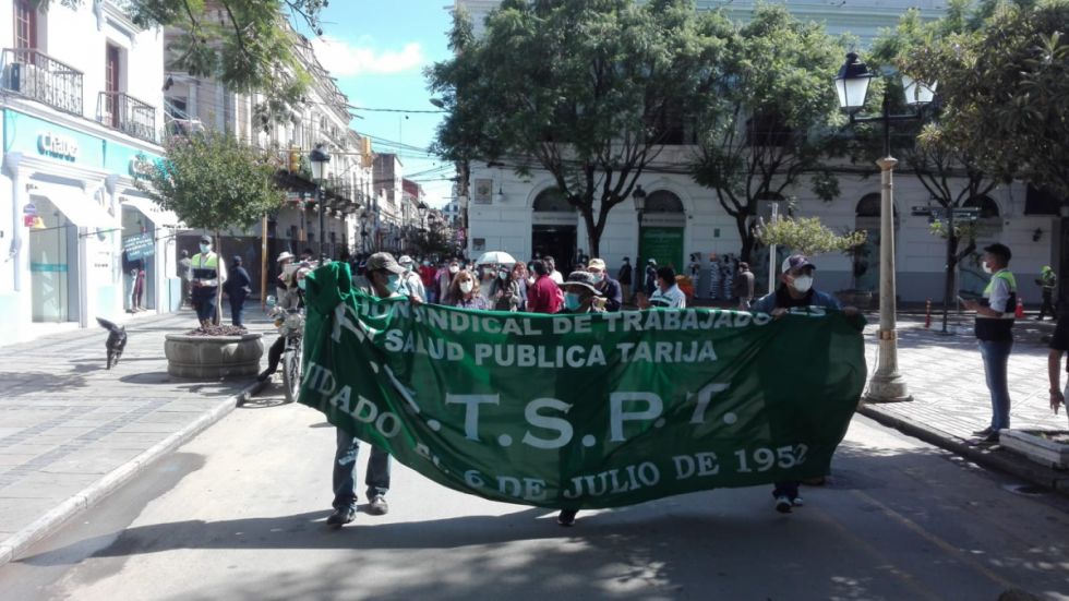 En el Hospital de Tarija mantienen las protestas por el bono refrigerio 