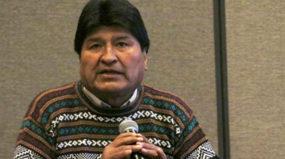 Evo califica de persecución política la citación del Perú