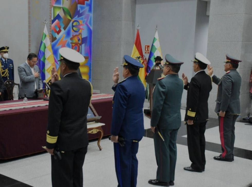 Presidente impone grado de oficiales generales y almirantes de las Fuerzas Armadas 
