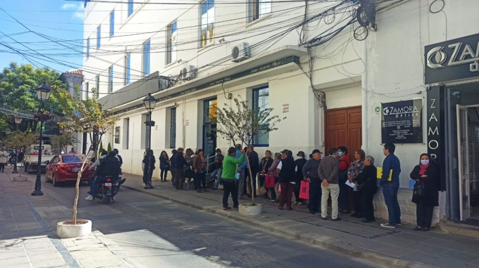 Tarija: Desinformación genera colas y susceptibilidad en las AFP
