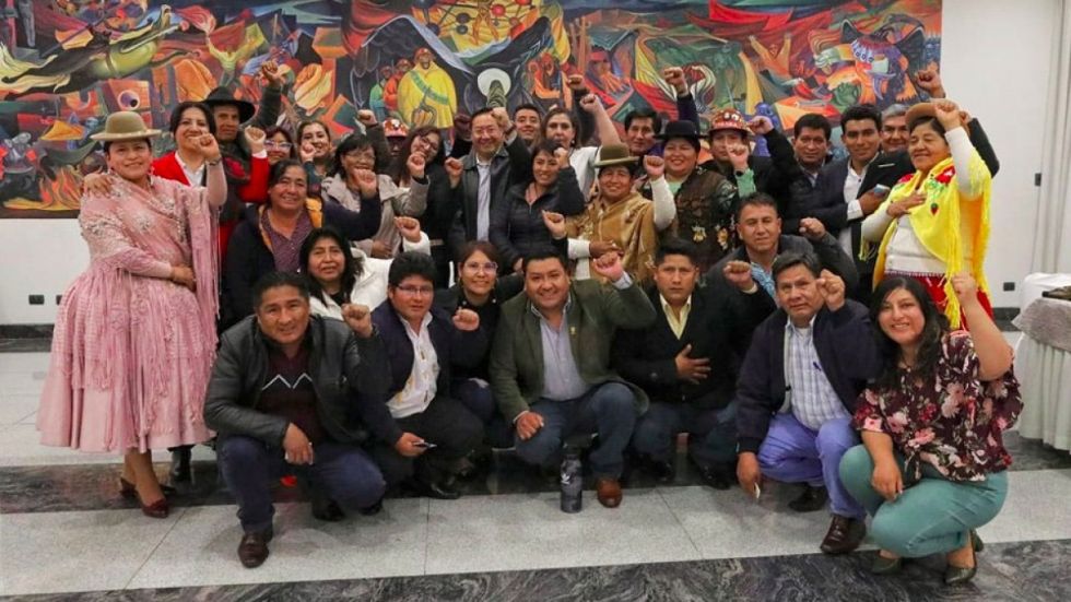 Arce se reunió con senadores del MAS y allana la aprobación de la Ley del Oro