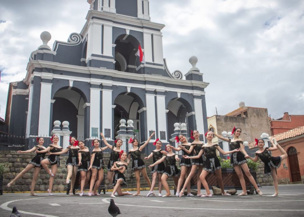 Bailarines viven el Día Internacional de la Danza 
