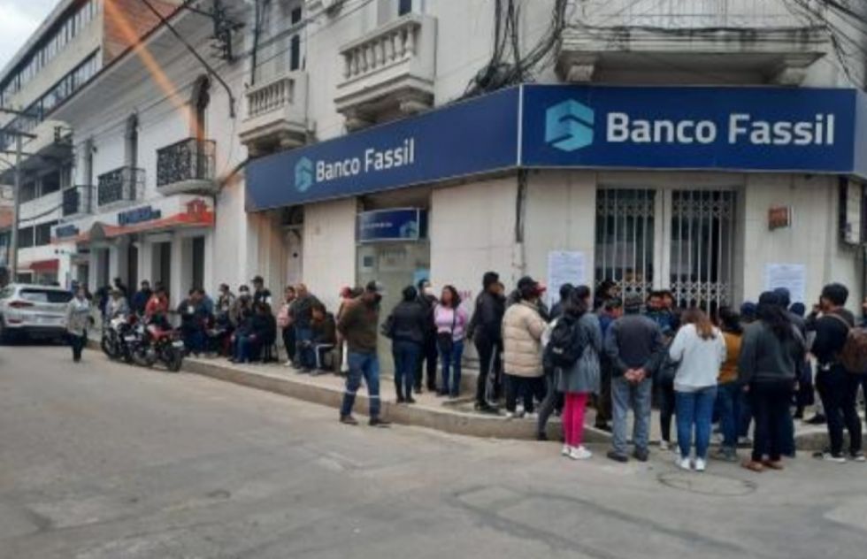 Ahorristas del Banco Fassil en Cochabamba conforman una asociación y buscan ejercer control social