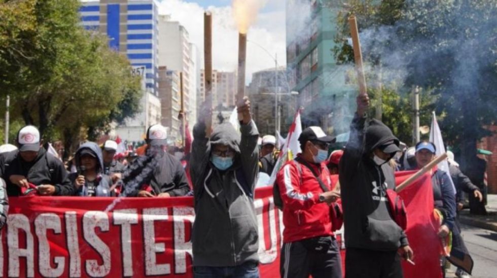 Maestros asumen el tapiado; Pary lamenta la “radicalidad”