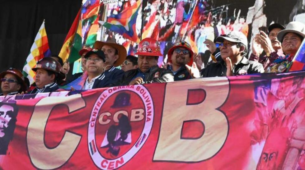 Evistas: arcistas usan el rojo del PS-1 con tintes electorales