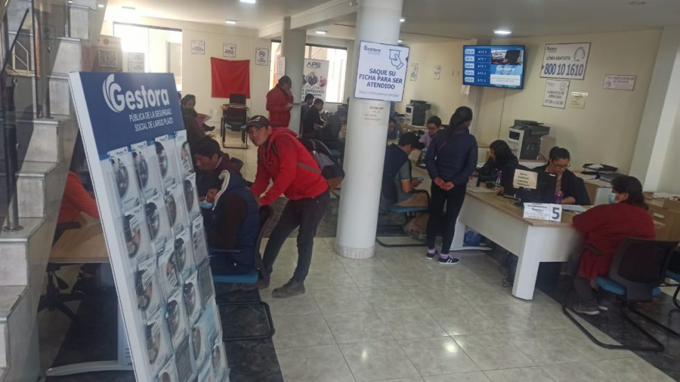 Tarija: Aportantes acuden a la Gestora en busca de respuestas 