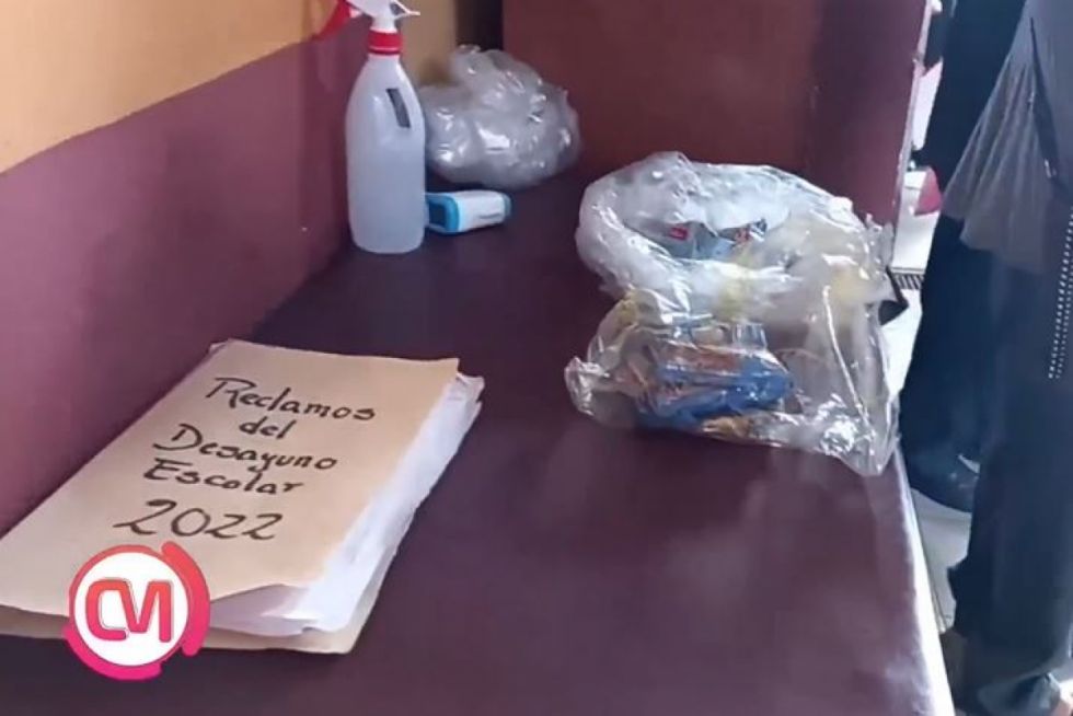 Autoridades de educación verifican el desayuno escolar en una U.E. de Tarija