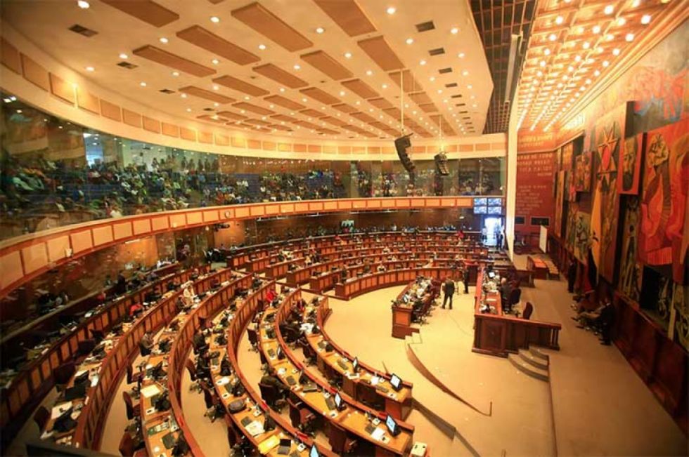 Sesión sobre juicio político a Lasso divide al Parlamento
