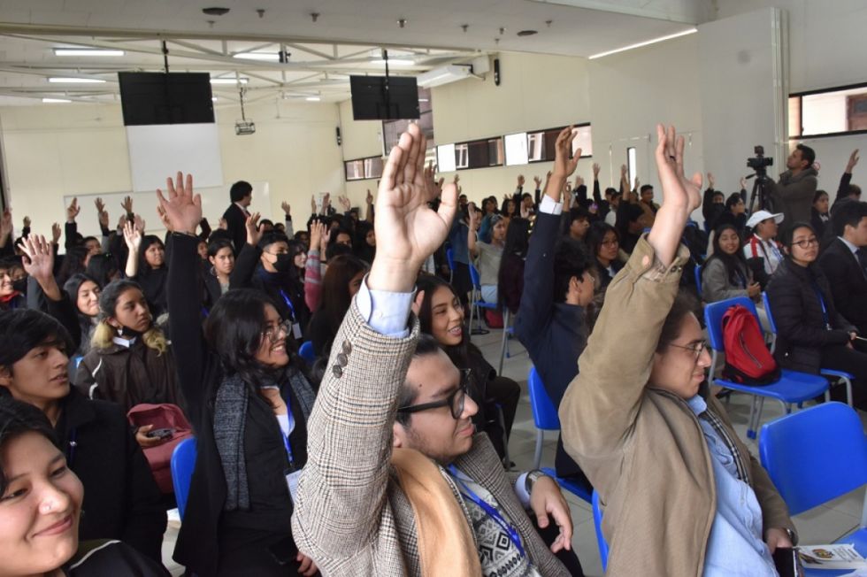 Escolares de COMUNTAR presentan proyectos de leyes