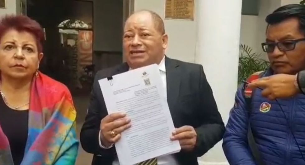 “Evistas” presentan denuncia contra el presidente de YPFB por corrupción en la compra de combustibles