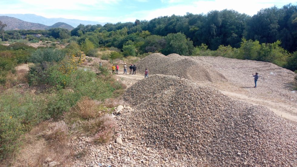 Tarija: Hallan a cuatro “chancadoras” sacando áridos sin permiso 