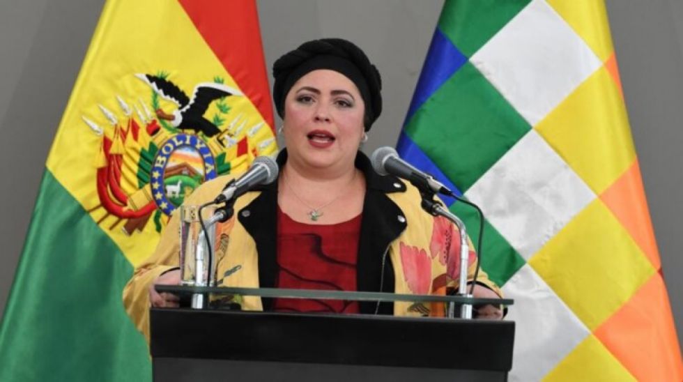 "Gobierno chutero": Piden la renuncia de Prada por autos robados