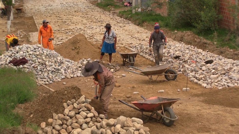Programa de empedrado de la Alcaldía llegó a 33 barrios 	