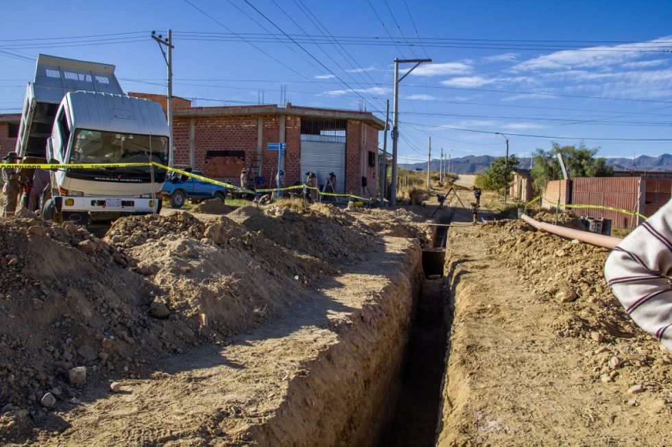 Amplían el alcantarillado en el barrio 20 de Enero