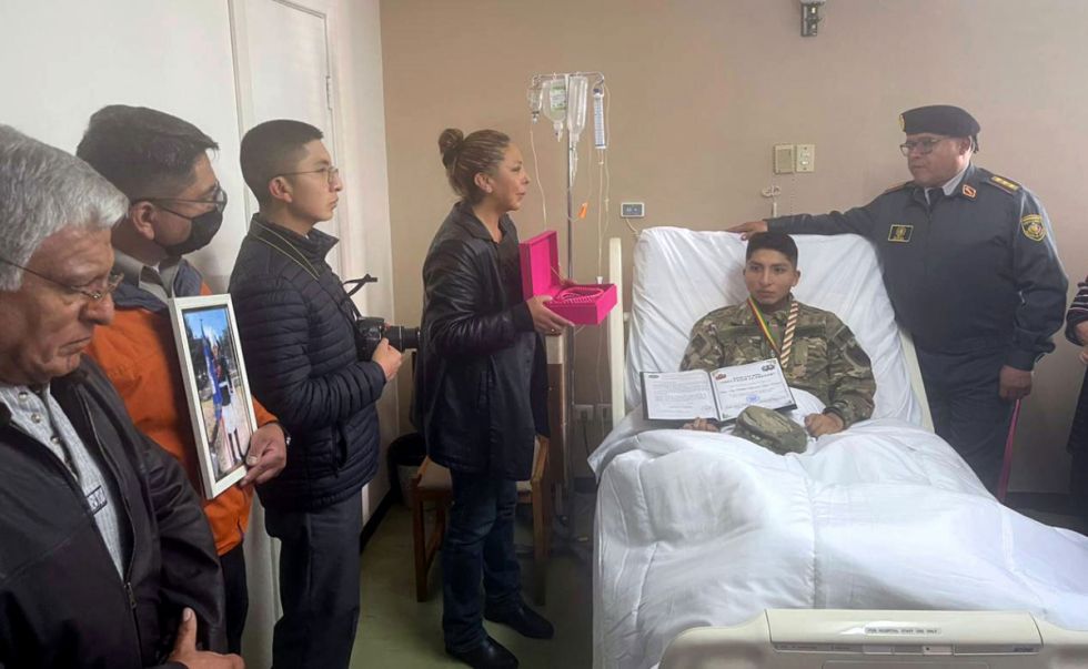 Cadetes heridos en demostración militar egresarán y recibirán becas en la EMI