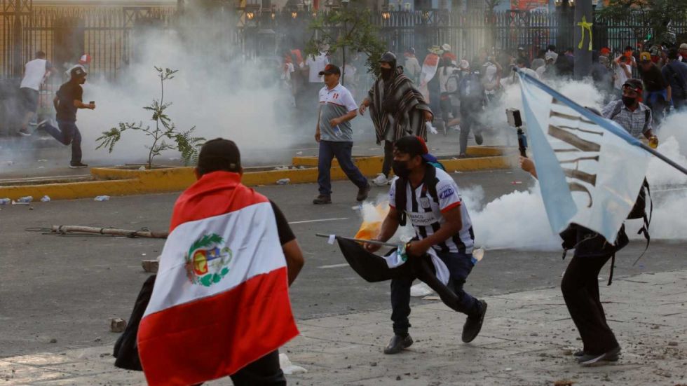 Perú: Arrecian críticas a fallo anti-protestas