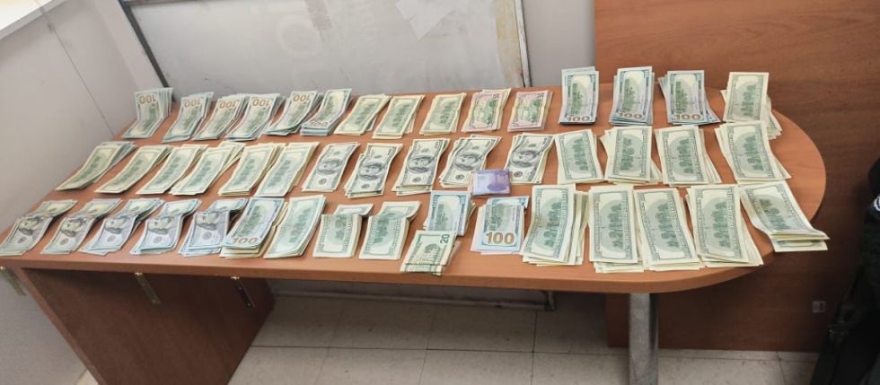 Incautan $us 46.000 a persona que viajaba a Chile