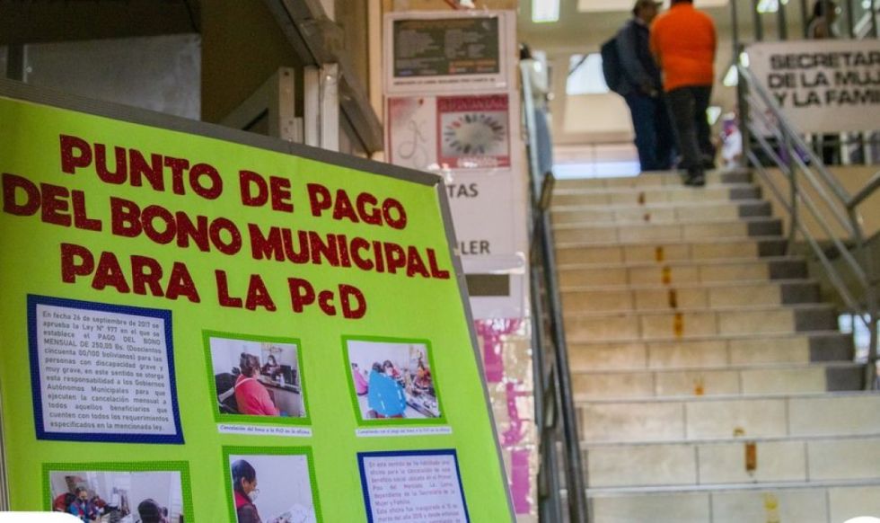 La Alcaldía de Cercado inicia el pago del bono municipal para personas con discapacidad