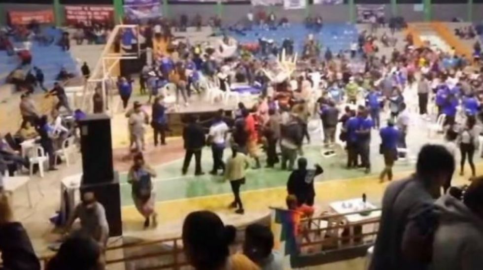 "Evista" acusa a ministerios de enviar infiltrados para que congresos terminen en silletazos