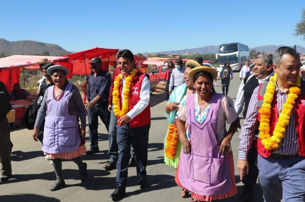 Alcaldía de Tarija mejora el mercado Abasto del Sur con asfalto