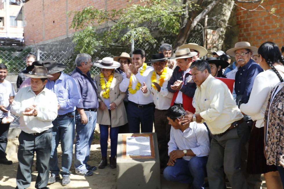 La Alcaldía entrega un terreno para la Central de Campesinos de Cercado