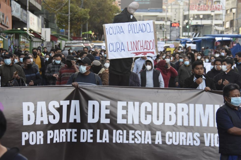 Masivas marchas en La Paz, Cochabamba y Santa Cruz exigen justicia por las víctimas de pederastia en la Iglesia Católica