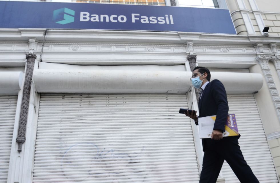 Ministra Prada califica de “gravísimo” manejos irregulares en Banco Fassil