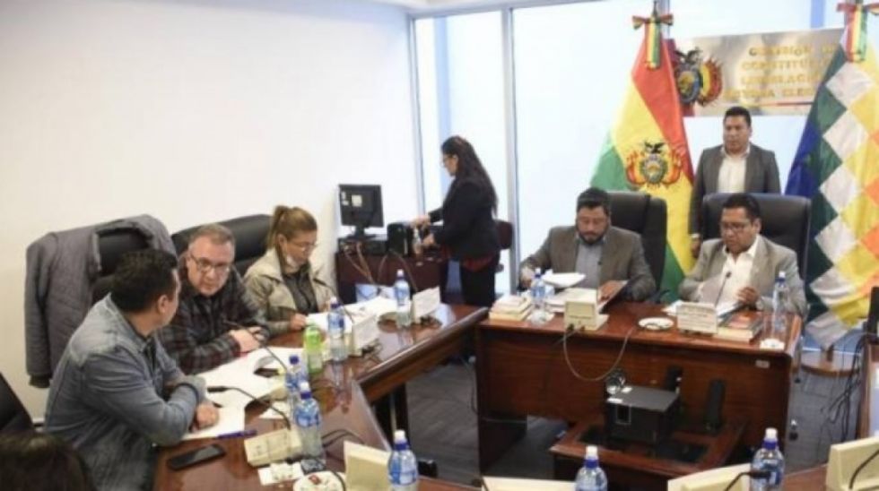 Legisladores creen que se debe incluir a la sociedad civil en la Comisión de la Verdad