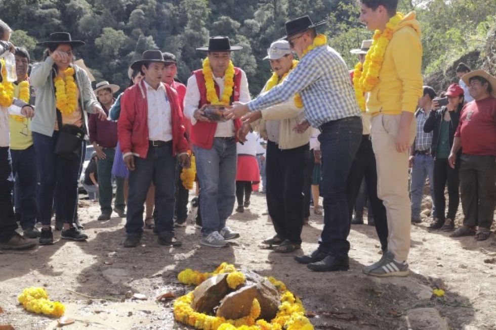 Torres inaugura camino comunal en Vallecito Ruiz