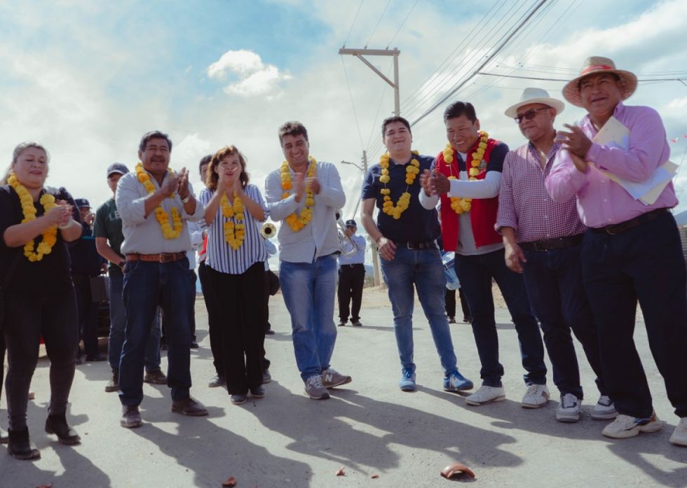 Alcaldía de Tarija entrega asfaltado en el barrio 27 de Mayo 