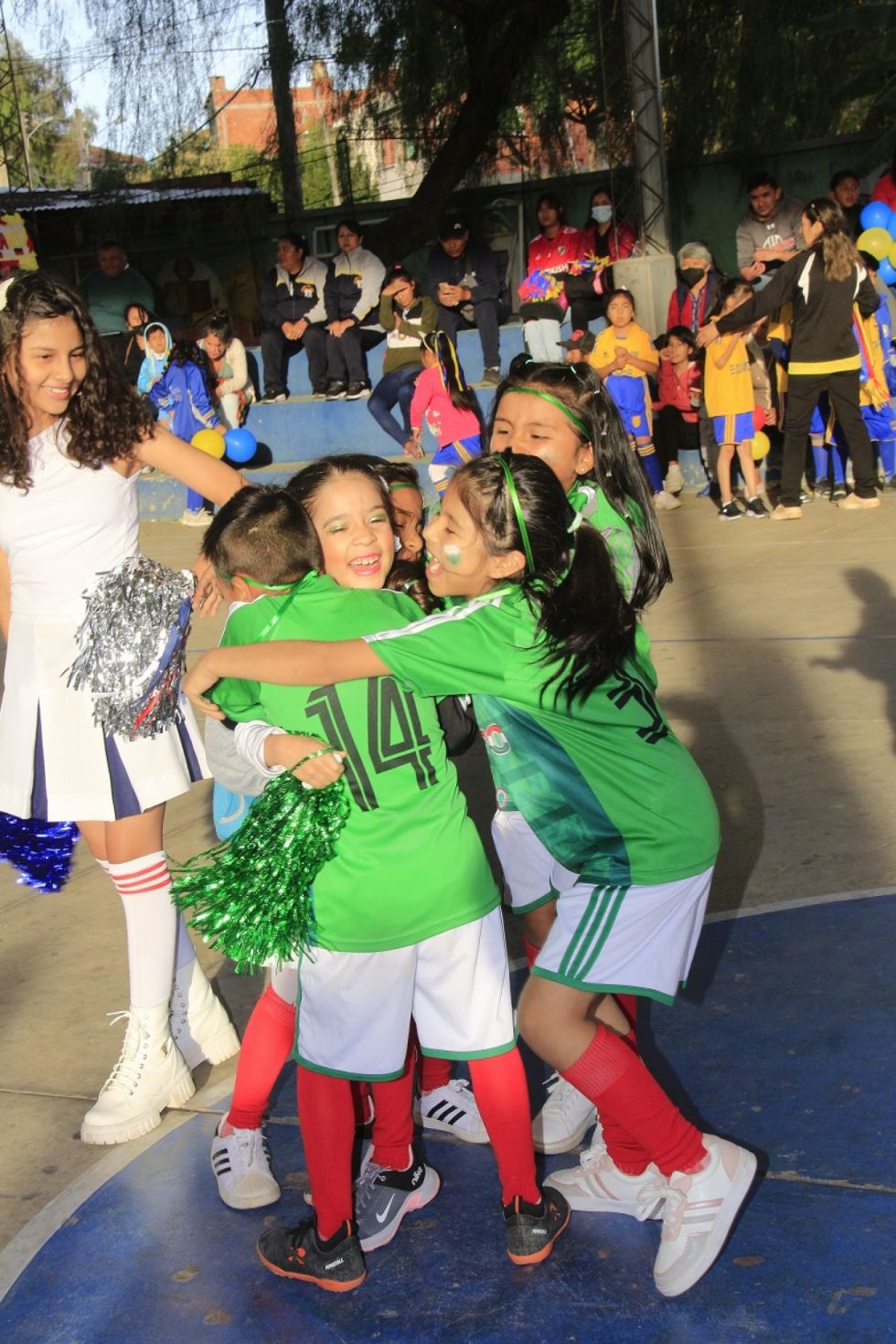 Festejo de las ganadoras