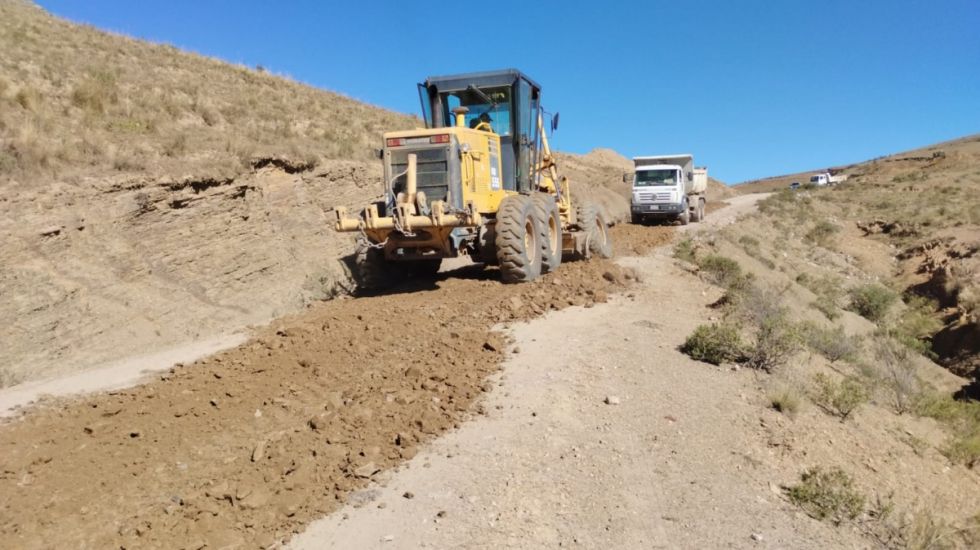 La Subgobernación realiza mantenimiento a caminos en Yesera