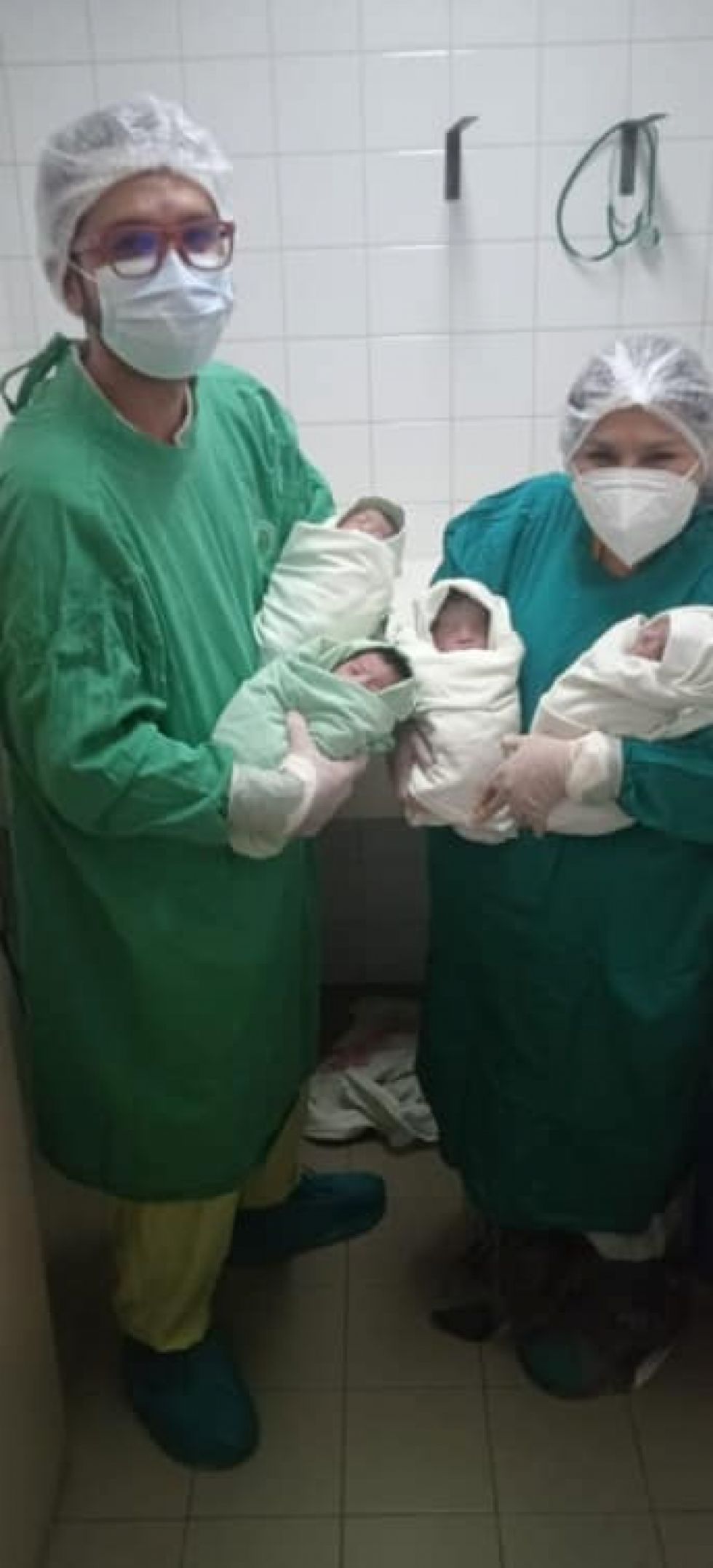 ¡Una bendición cuádruple!, nacen cuatrillizos en Tarija y sus padres solicitan el apoyo de la población