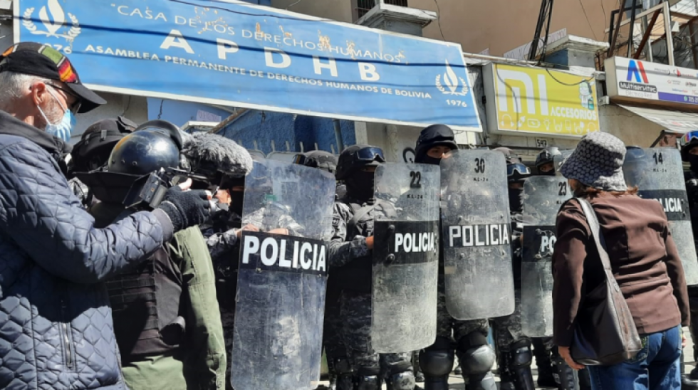 Repudian el "asalto de grupos de choque" del MAS a la Asamblea Permanente de DDHH