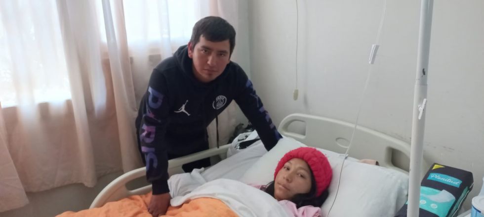 Gobernación ofrece una fuente laboral a padres de los cuatrillizos en Tarija 