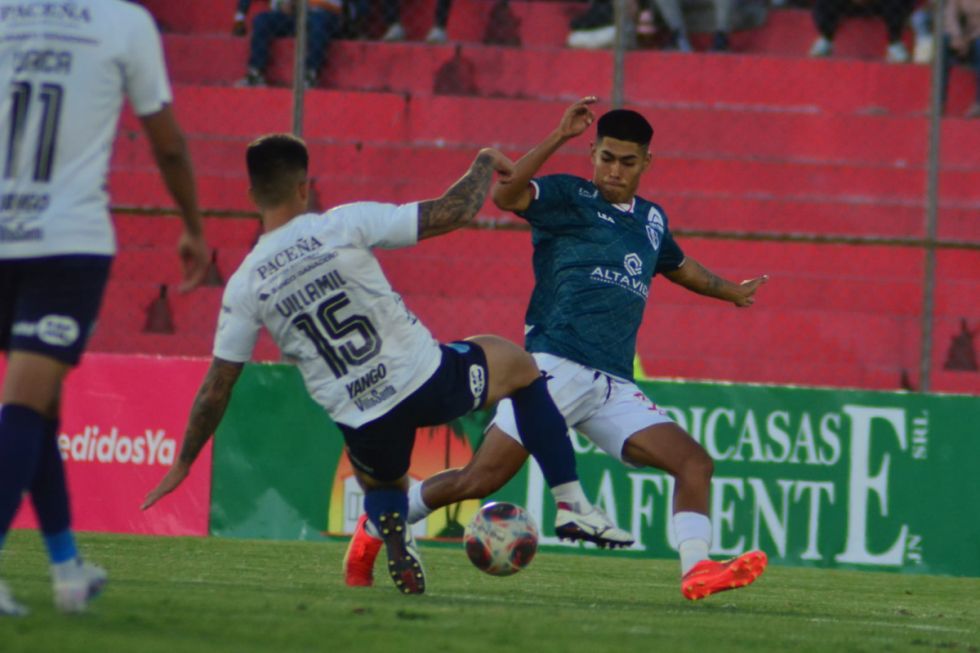 Real Tomayapo y Bolívar  suman un pálido empate 