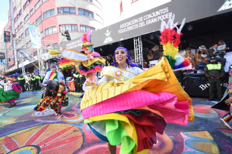 Gran Poder: Más de 70.000 danzarines toman las calles de La Paz 