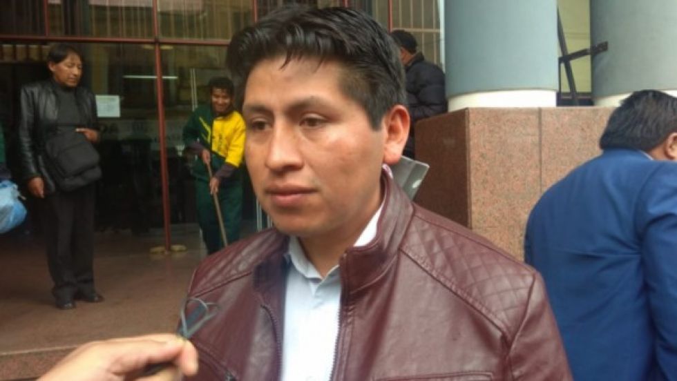 Caso Alexander: médico acusado no logra sobreseimiento; y fiscales están a punto de anular su juicio